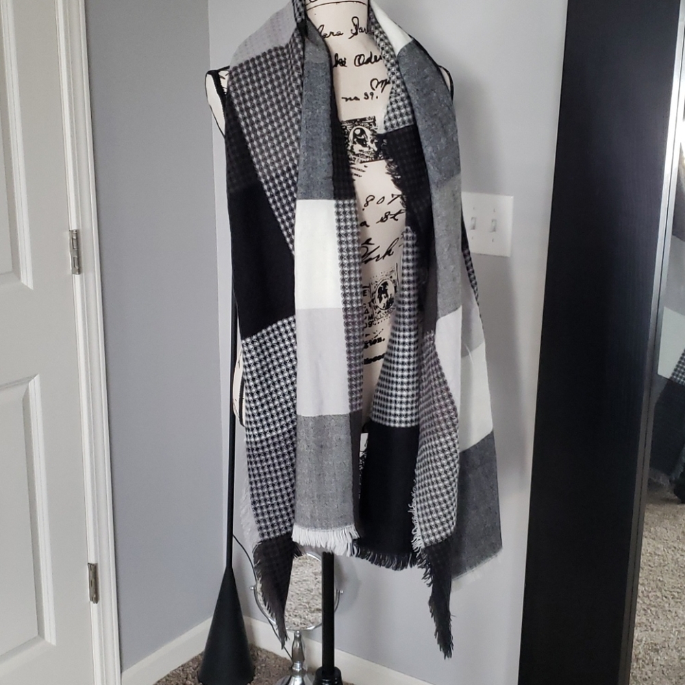 Beautiful scarf/shaw
